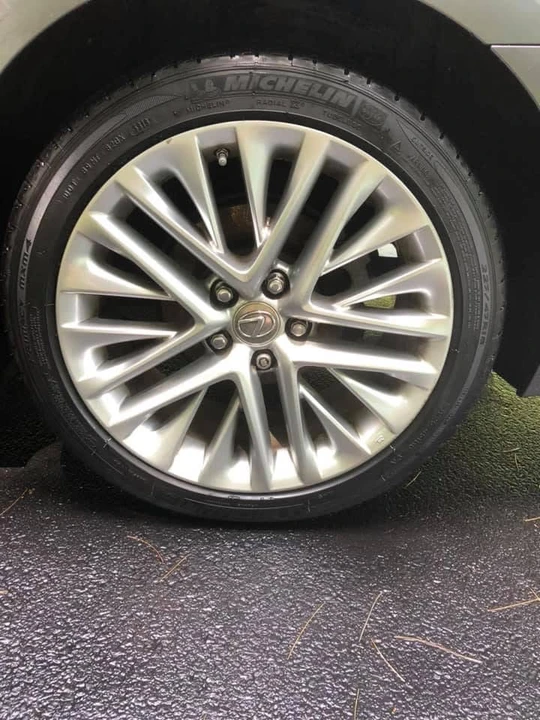 2013 Lexus ES 6th Gen - Image 11 of 19