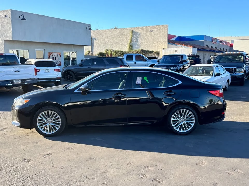 2013 Lexus ES 6th Gen - Image 5 of 13
