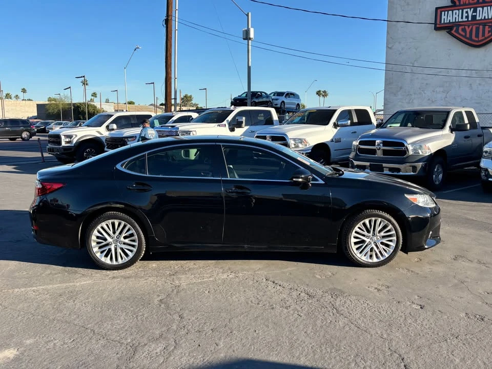 2013 Lexus ES 6th Gen - Image 2 of 13