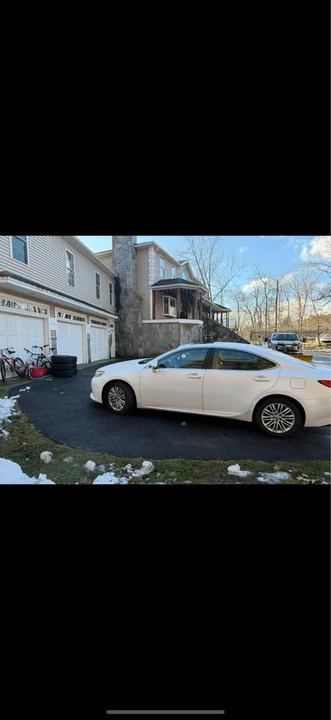 2013 Lexus ES 5th Gen - Image 2 of 10