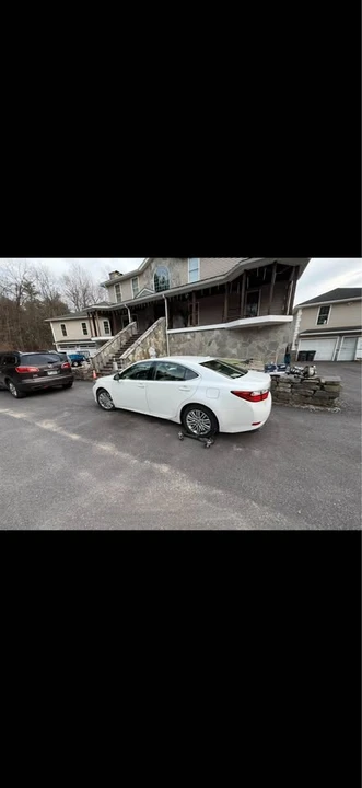 2013 Lexus ES 5th Gen - Image 4 of 10