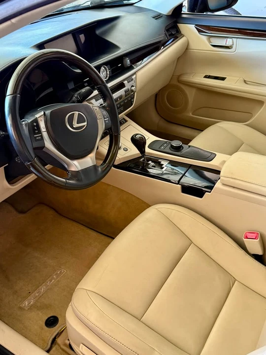 2013 Lexus ES 6th Gen - Image 4 of 12