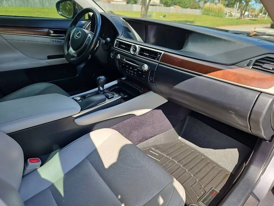 2013 Lexus GS 4th Gen - Image 15 of 20