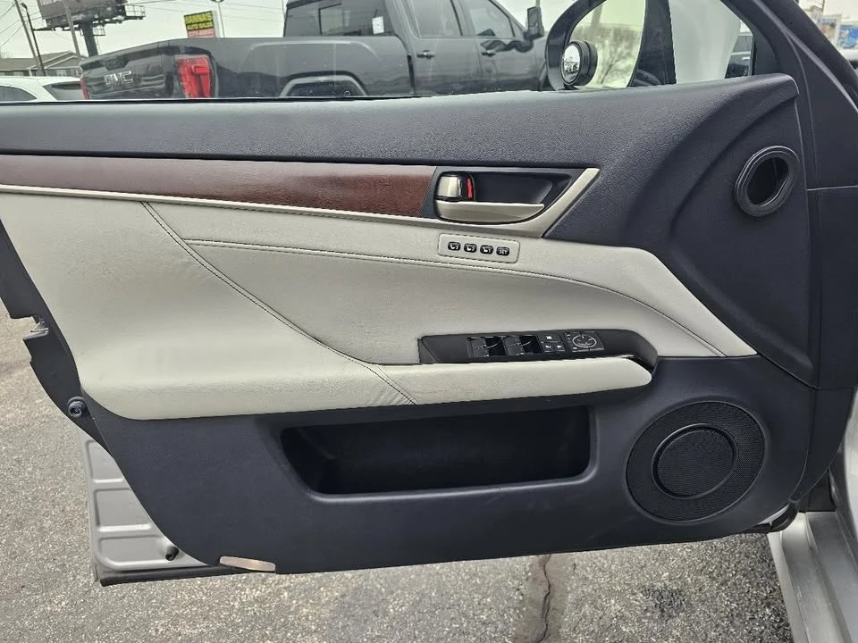 2013 Lexus GS 4th Gen - Image 15 of 20