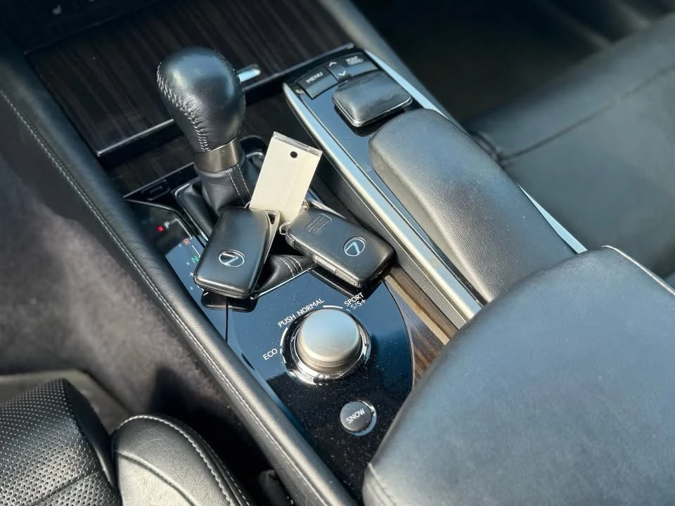 2013 Lexus GS 4th Gen - Image 12 of 15