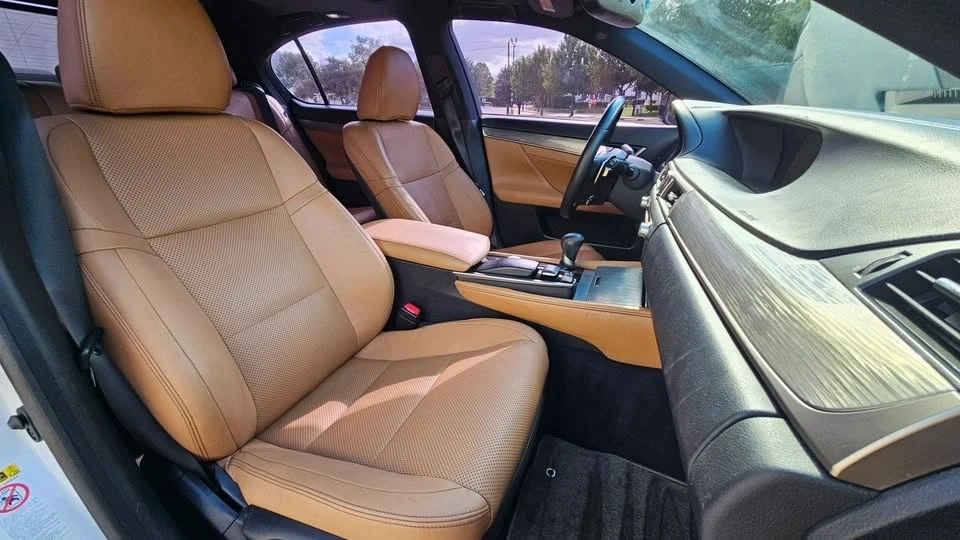 2013 Lexus GS 4th Gen - Image 9 of 19