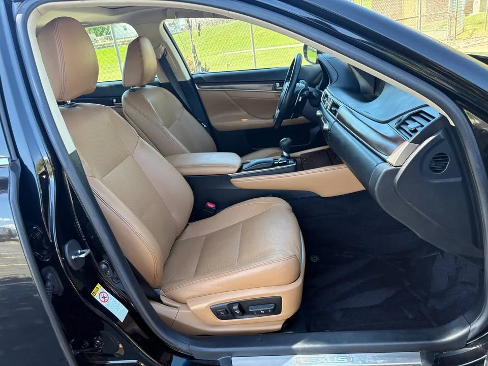 2013 Lexus GS 4th Gen - Image 15 of 20