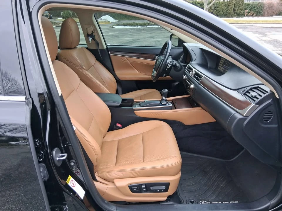 2013 Lexus GS 4th Gen - Image 10 of 17