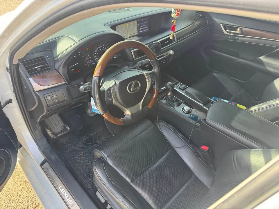 2013 Lexus GS 4th Gen - Image 16 of 19