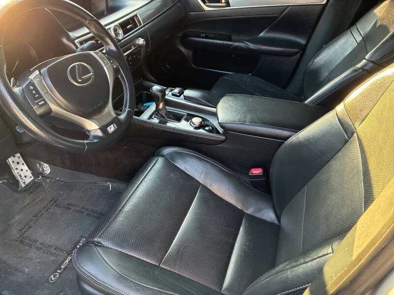 2013 Lexus GS 4th Gen - Image 10 of 16