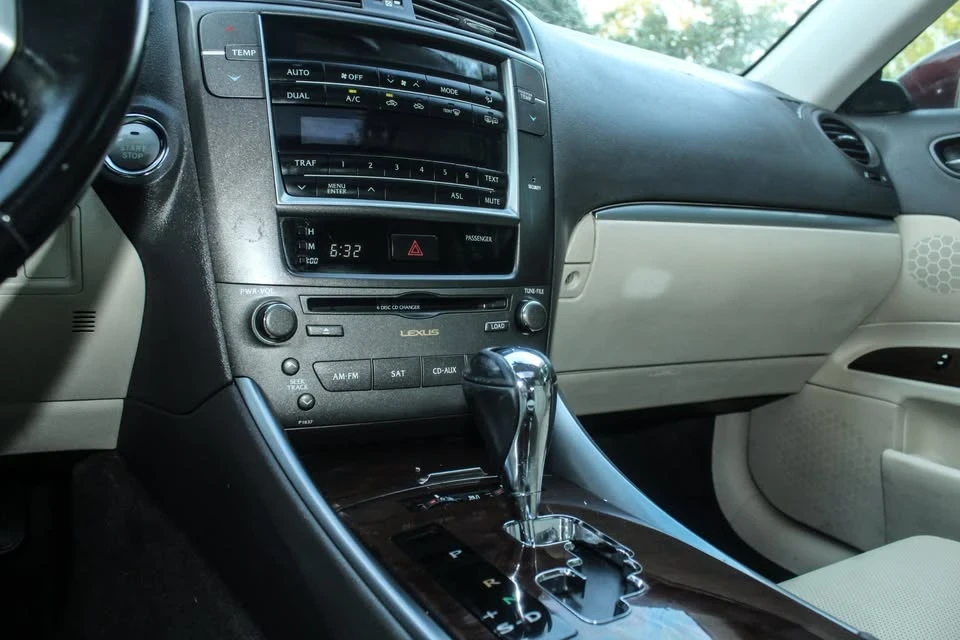 2013 Lexus IS 2nd Gen - Image 15 of 20