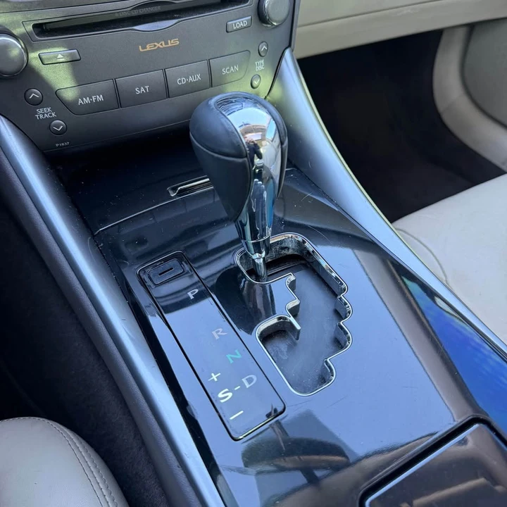 2013 Lexus IS 2nd Gen - Image 14 of 19