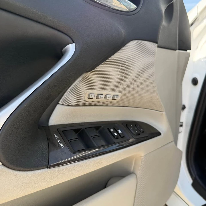 2013 Lexus IS 2nd Gen - Image 18 of 20
