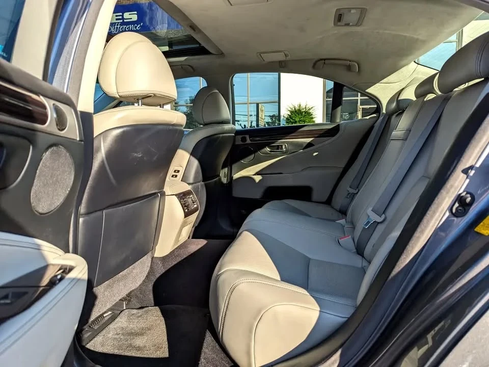 2013 Lexus LS 4th Gen - Image 17 of 18