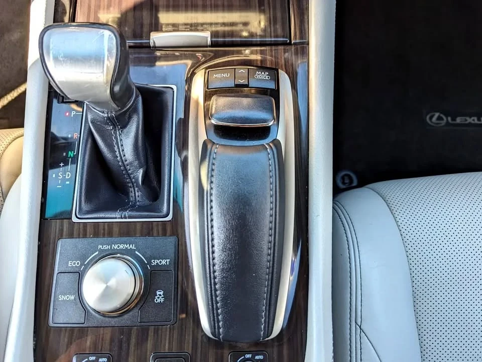 2013 Lexus LS 4th Gen - Image 15 of 18