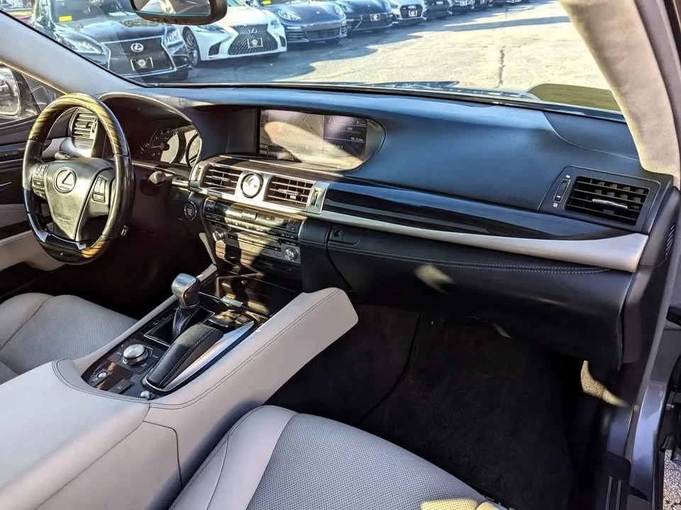 2013 Lexus LS 4th Gen - Image 16 of 18