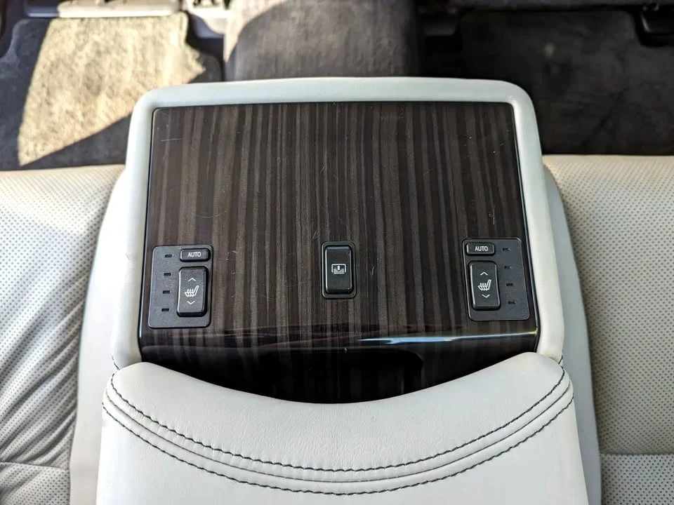 2013 Lexus LS 4th Gen - Image 18 of 18