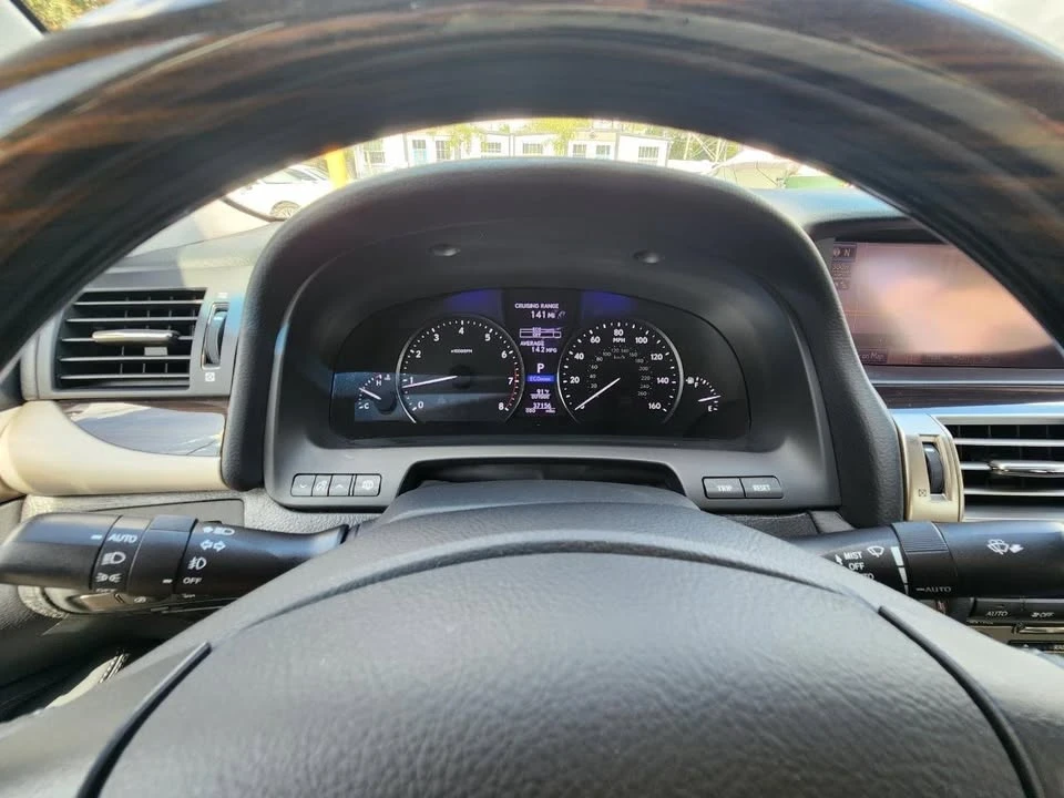 2013 Lexus LS 4th Gen - Image 12 of 19