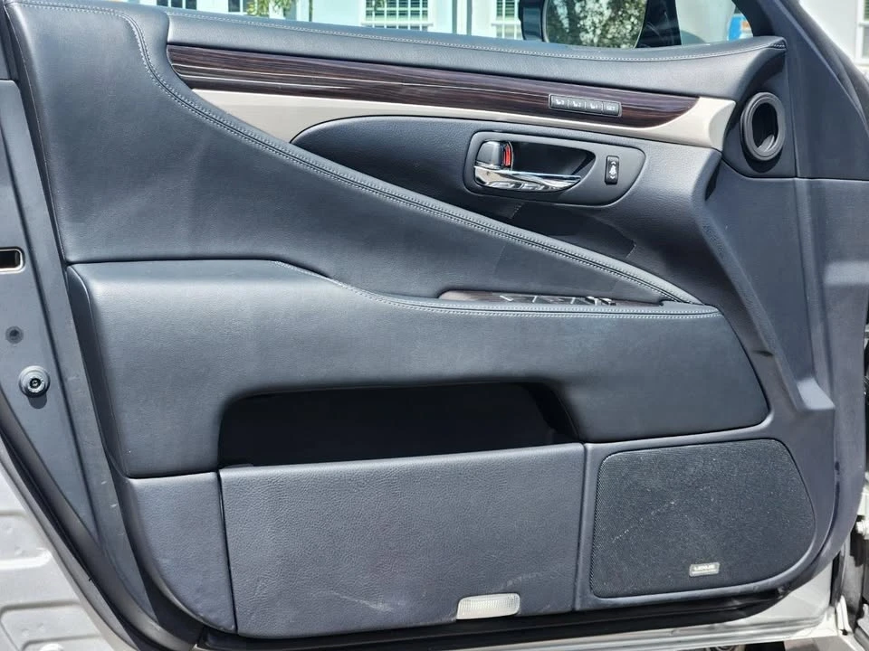 2013 Lexus LS 4th Gen - Image 19 of 19