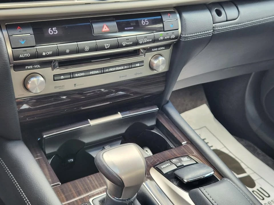 2013 Lexus LS 4th Gen - Image 18 of 19