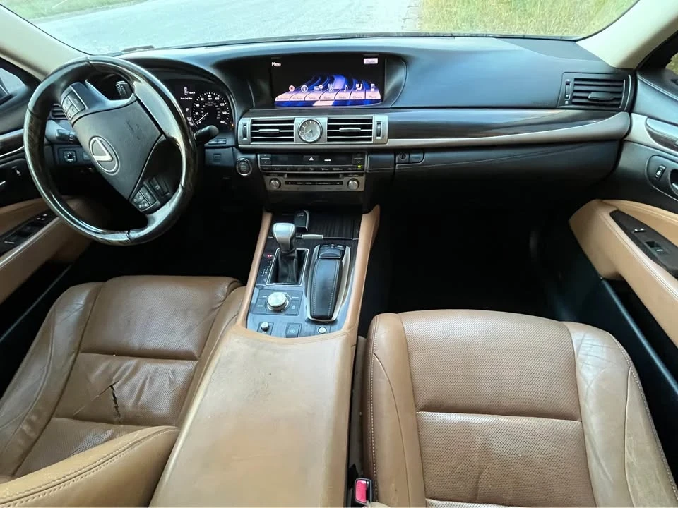 2013 Lexus LS 4th Gen - Image 5 of 8