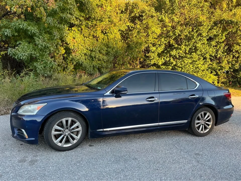 2013 Lexus LS 4th Gen - Image 2 of 8