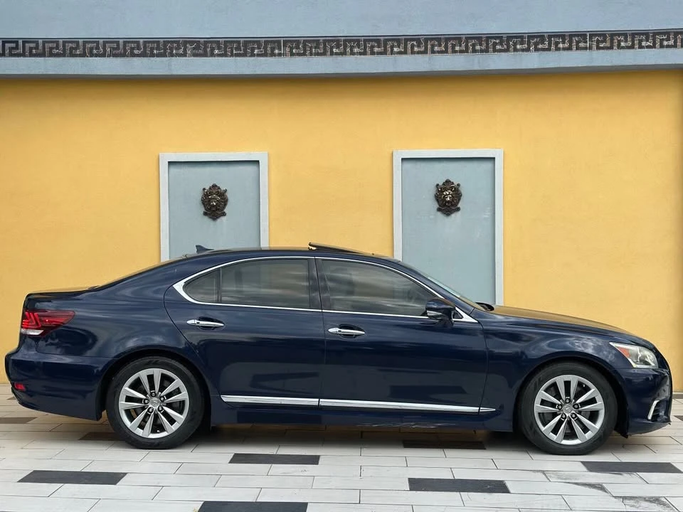 2013 Lexus LS 4th Gen - Image 8 of 14