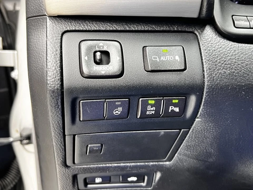 2013 Lexus LS 4th Gen - Image 10 of 20