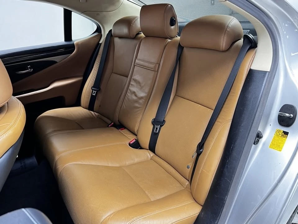 2013 Lexus LS 4th Gen - Image 15 of 20