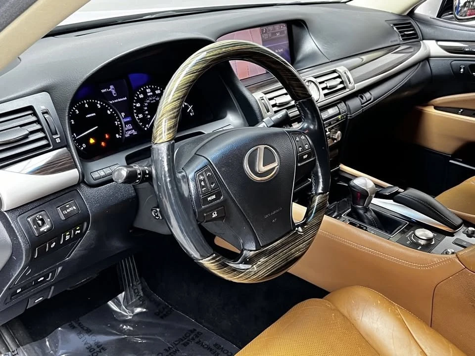 2013 Lexus LS 4th Gen - Image 18 of 20
