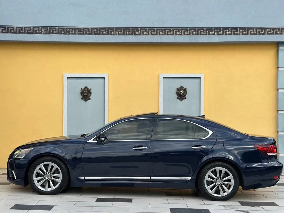 2013 Lexus LS 4th Gen - Image 5 of 14