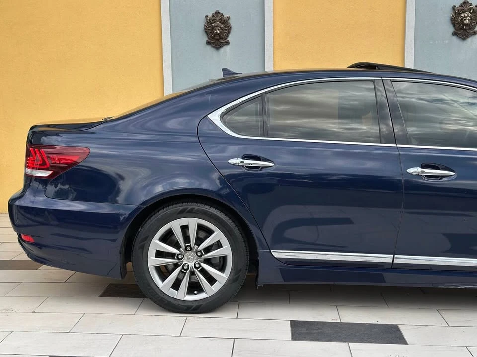 2013 Lexus LS 4th Gen - Image 9 of 14