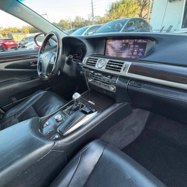 2013 Lexus LS 4th Gen - Image 13 of 16