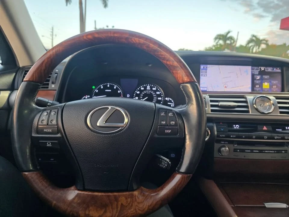 2013 Lexus LS 4th Gen - Image 14 of 20