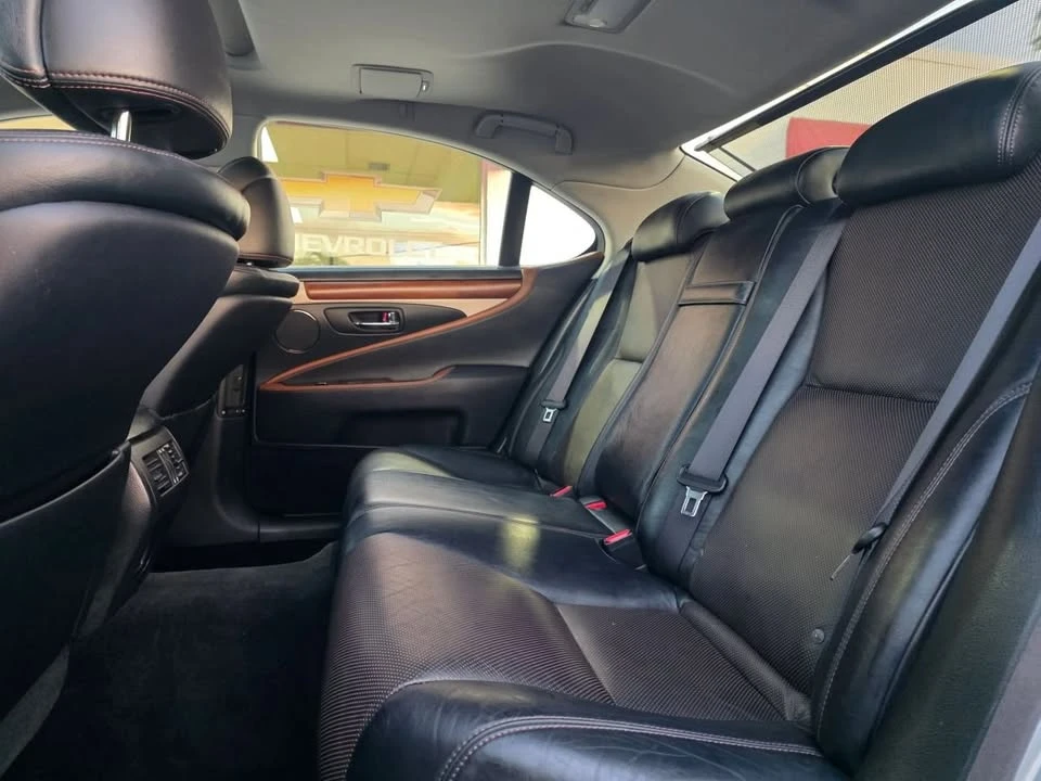 2013 Lexus LS 4th Gen - Image 17 of 20