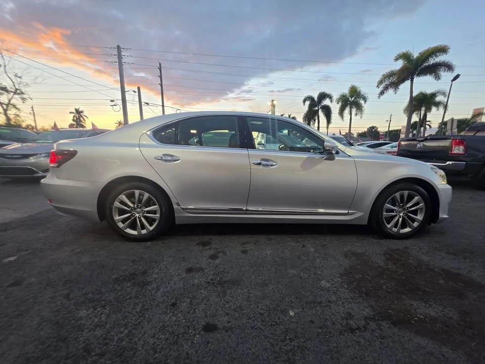 2013 Lexus LS 4th Gen - Image 19 of 20