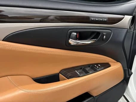 2013 Lexus LS 4th Gen - Image 7 of 8