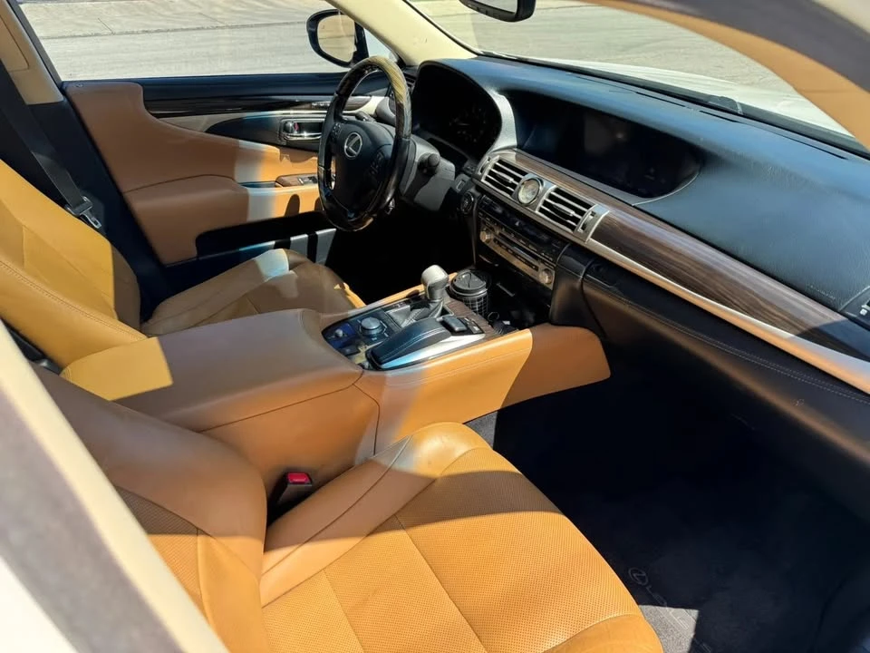 2013 Lexus LS 4th Gen - Image 18 of 20
