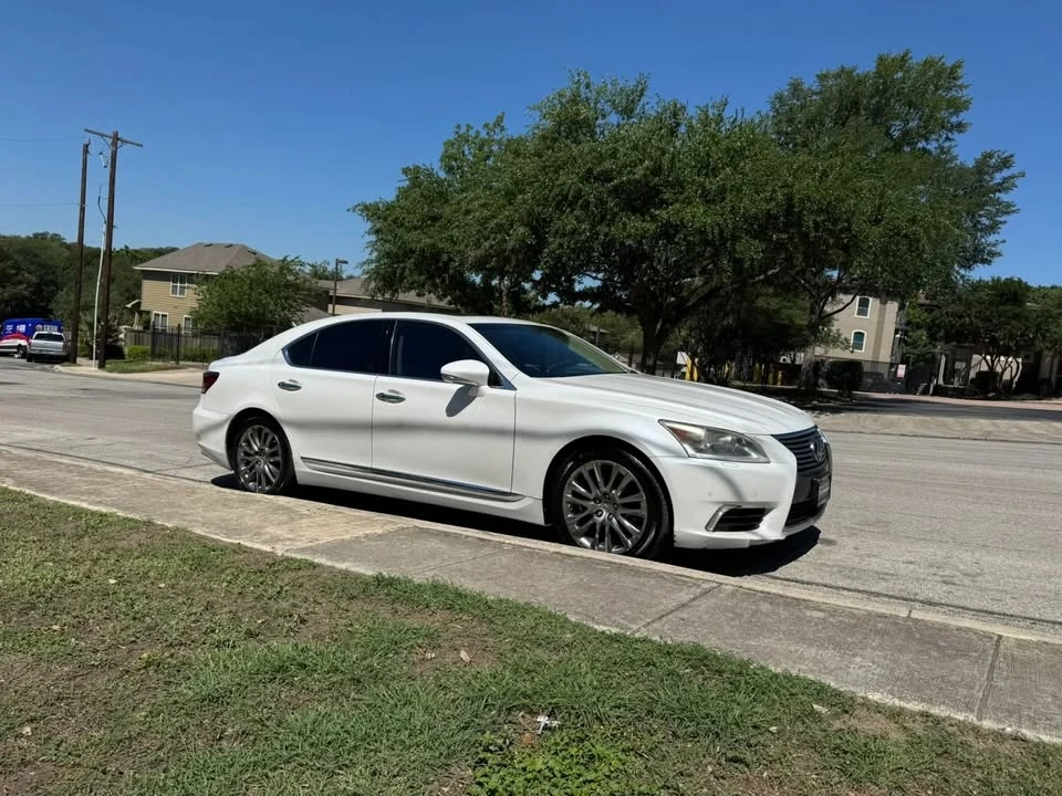 2013 Lexus LS 4th Gen - Image 11 of 20