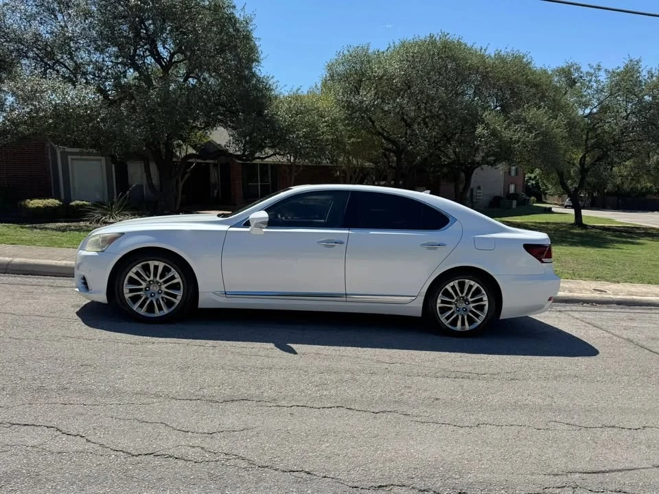 2013 Lexus LS 4th Gen - Image 4 of 20