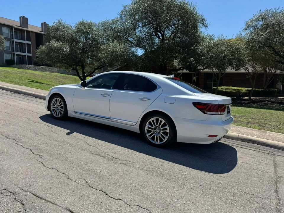 2013 Lexus LS 4th Gen - Image 5 of 20