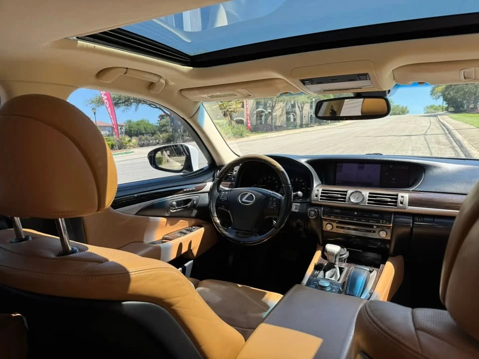 2013 Lexus LS 4th Gen - Image 17 of 20