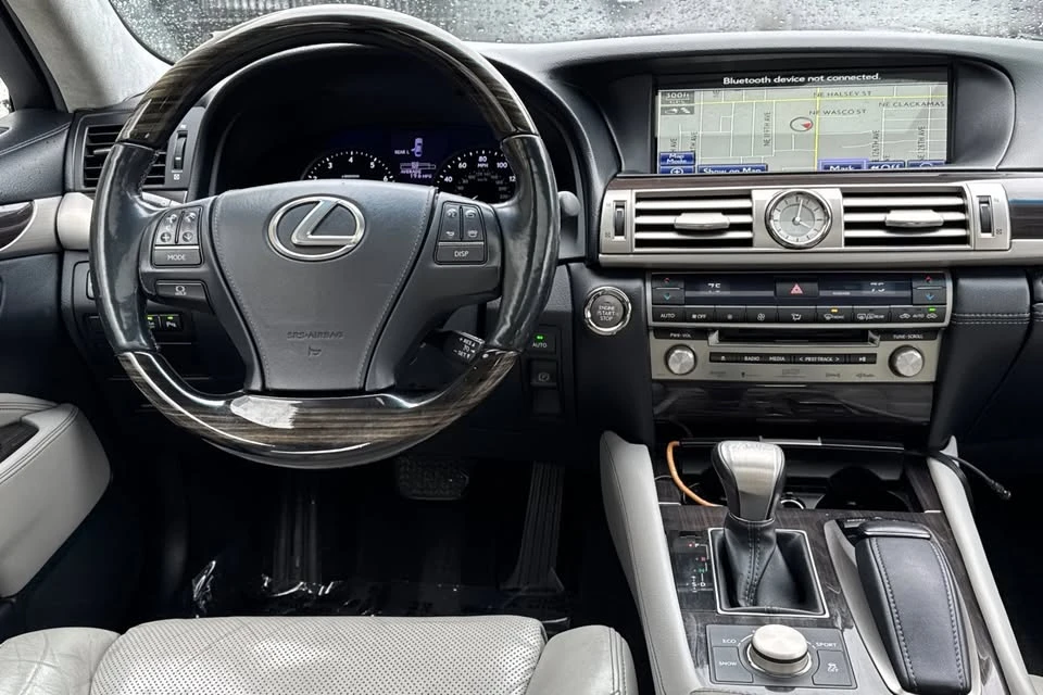 2013 Lexus LS 4th Gen - Image 11 of 12