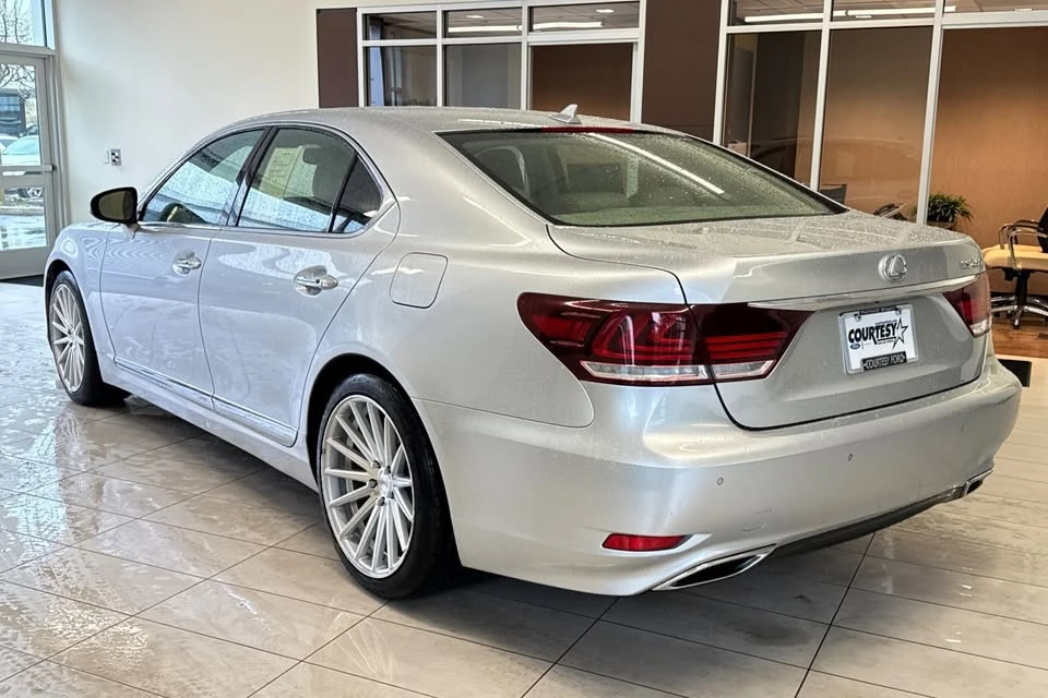 2013 Lexus LS 4th Gen - Image 5 of 12
