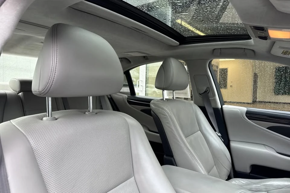 2013 Lexus LS 4th Gen - Image 10 of 12