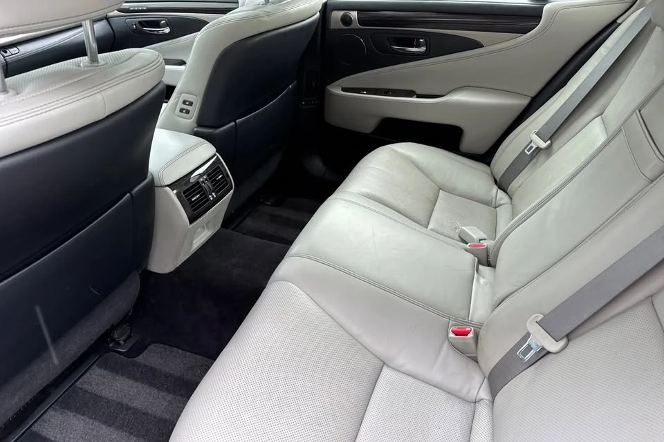 2013 Lexus LS 4th Gen - Image 9 of 12