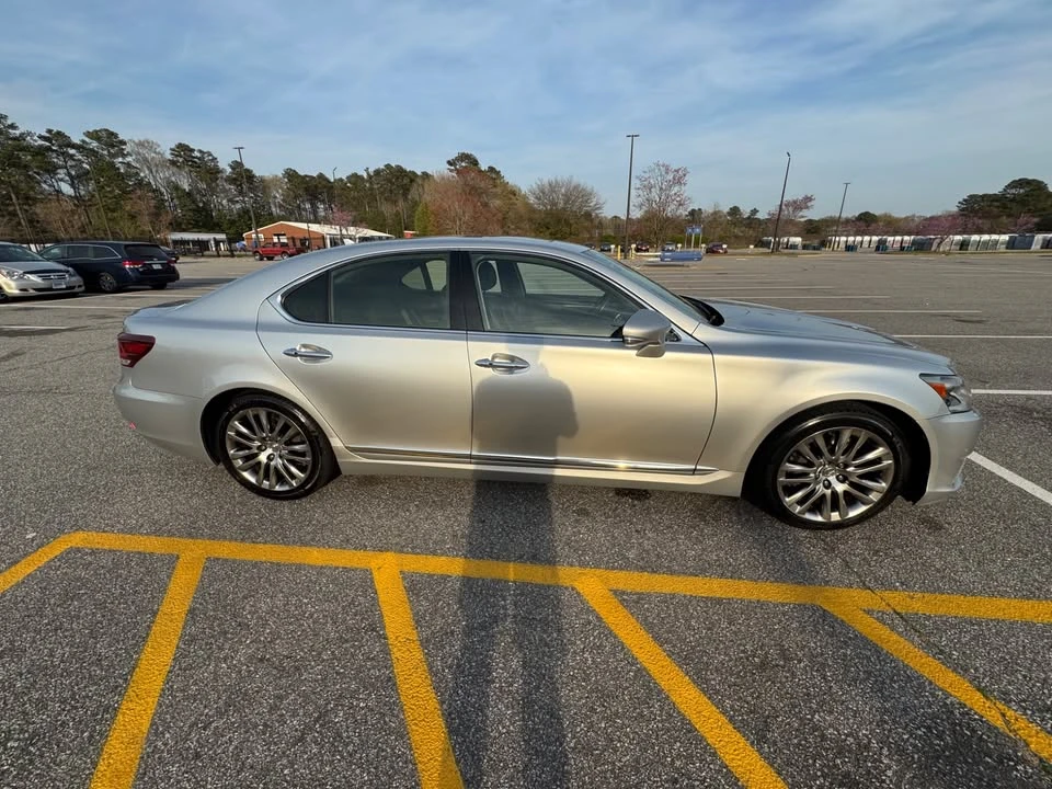 2013 Lexus LS 4th Gen - Image 8 of 16