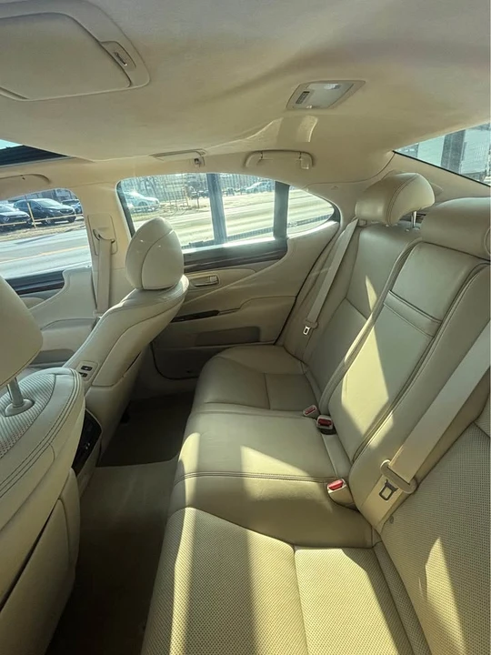 2013 Lexus LS 4th Gen - Image 6 of 6
