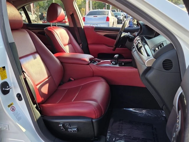 2013 Lexus LS 4th Gen - Image 17 of 19
