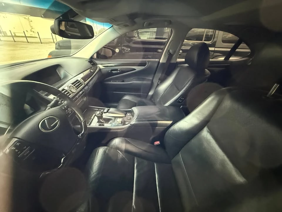 2013 Lexus LS 4th Gen - Image 8 of 10